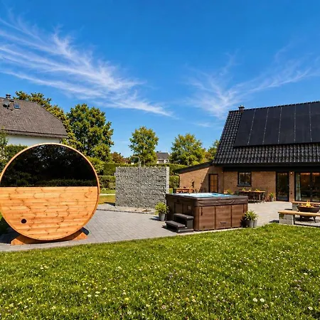 Vennchalet Fuer 8 Personen Mit Sauna Und Whirlpool Feriehus Monschau