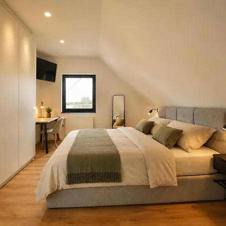 Vennchalet Fuer 8 Personen Mit Sauna Und Whirlpool Monschau